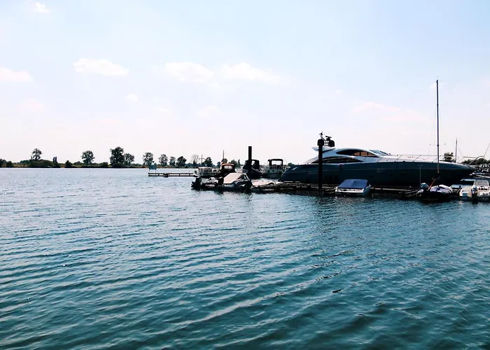 Floatel - De Schans Alphen 3*