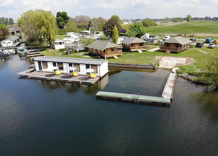 Floatel - De Schans Alphen Aparthotel 3*