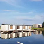 Floatel - De Schans Alphen 公寓式酒店 3*